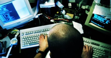 Stire din Actualitate : Circa 250.000 de conturi de pe Twitter, ținta hackerilor