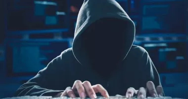 Stire din Social : Escrocheriile online devin tot mai sofisticate. Vocea rudelor poate fi falsificată cu AI