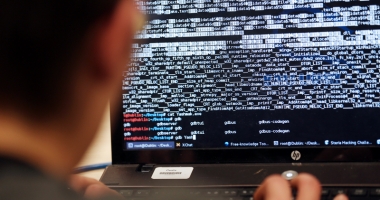 Stire din Actualitate : "Watergate-ul electronic" din SUA, provocat  de un hacker care susține că este român