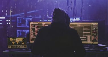 Un rus a încercat să mituiască unui angajat al Tesla, pentru a fura secretele companiei