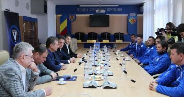 Stire din Sport : Parteneriat între FC Viitorul, Academia Hagi și CS Hunedoara