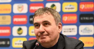 Stire din Sport : Gheorghe Hagi a stabilit lotul pentru meciul cu Georgia. Cine sunt jucătorii rămași la Mogoșoaia