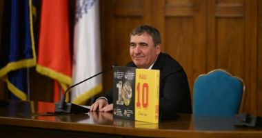 Stire din Sport : Gheorghe Hagi a lansat autobiografia „Drumul meu”: „Cartea arată cum se construiește un succes”