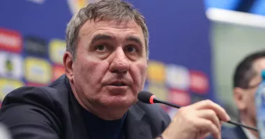 Stire din Sport : Gheorghe Hagi: „Trebuie să eliminăm de la națională teama de a juca fotbal”