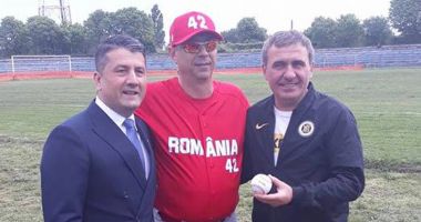 Stire din Sport : Hagi, aruncare perfectă la meciul de baseball România - SUA