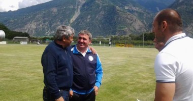 Stire din Sport : Galerie FOTO. Hagi, Lucescu și Stelea s-au întâlnit pe teren