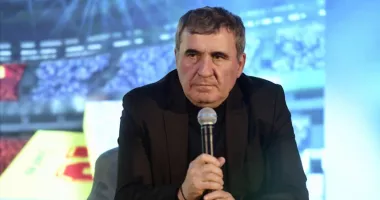 Stire din Sport : Gheorghe Hagi ar urma să fie vineri prezentat oficial ca noul selecționer al naționalei României