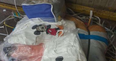 VIDEO. Haine contrafăcute în valoare de un milion de euro, confiscate de poliţiştii de frontieră - 2