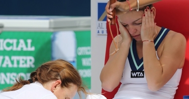 Stire din Sport : Simona Halep, cu moralul la pământ. Șanse mici să joace la Roland Garros