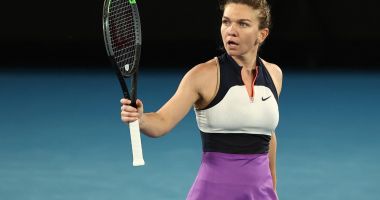 Simona Halep părăsește Australian Open, învinsă în optimi de Alize Cornet