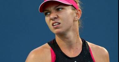 Stire din Sport : Simona Halep a abandonat în finala turneului WTA de la Toronto