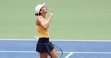 Stire din Sport : Ce reprezentație! Simona Halep a defilat cu Zvetlana Kuznetsova și merge în "sferturi" la "Rogers Cup"