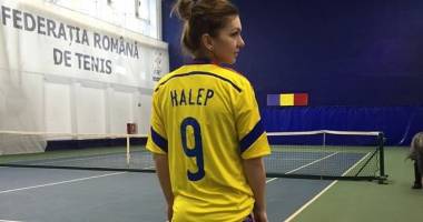 FOTO. Simona Halep a îmbrăcat tricoul naționalei de fotbal - 2