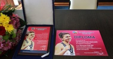 Stire din Sport : Zi norocoasă pentru Halep: a ajuns numărul 5 mondial WTA și cetățean de onoare al județului Constanța