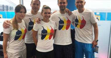 Simona Halep a lansat un model de tricou