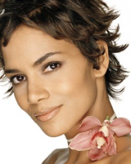 Stire din Monden : În ce hal a fost bătut  fostul iubit al lui Halle Berry
