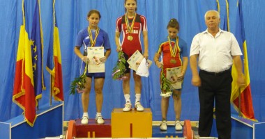 Stire din Sport : Halterofilii au "ridicat" 21 de medalii la Naționale