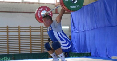 Stire din Sport : Halterofilii Farului se pregătesc la Izvorani pentru Mondiale și Europene