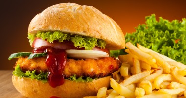 Stire din Diverse : Un american a păstrat un hamburger cumpărat în 1999. Vezi cum arată acum
