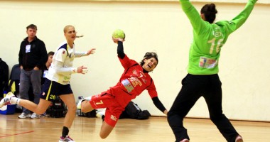 Stire din Sport : CSU Neptun, "actriță" în derby-ul suferinței