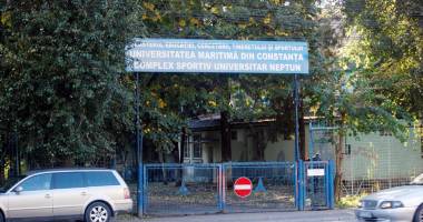 Stire din Sport : GALERIE FOTO / Handbal printre cârciumi! Dezastrul  din Complexul Sportiv Hidrotehnica