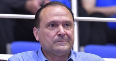 Stire din Sport : Constantin Din: „E mult mai bine ca selecționerul Pera să rămână antrenor doar la națională”