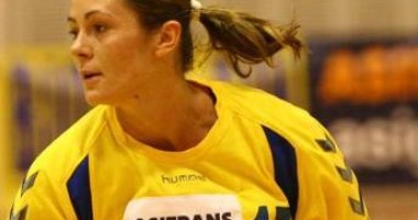 Stire din Sport : Handbal / CSU Neptun ar putea să o transfere pe Carmen Cartaș