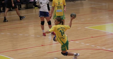 Stire din Sport : Handbal / CSU Neptun joacă, azi, penultimul meci din Divizia A