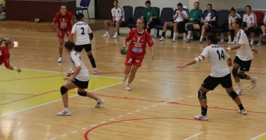 Stire din Sport : CSU Neptun a "ciuruit" Rapidul cu 41 de goluri
