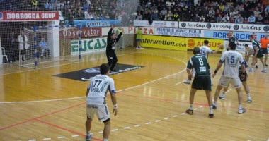 Stire din Sport : Handbal masculin / HCM Constanța a învins Dinamo, scor 32-20