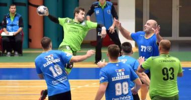 Stire din Sport : Handbaliștii de la CS Medgidia îmbină utilul cu plăcutul