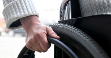 Stire din Social : Persoanele cu handicap și evaluatorii lor, umiliți pentru câțiva lei