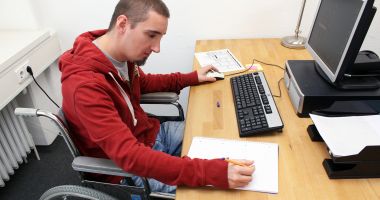 Stire din Social : Persoanele cu handicap, exceptate de la plata contribuției de asigurări sociale de sănătate
