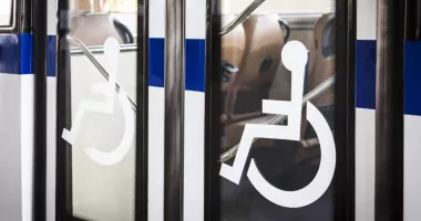Stire din Social : Guvernul taie scutirile pentru persoanele cu handicap. Măsura se aplică din acest an