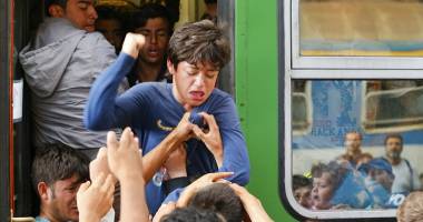 Imagini incredibile / Haos în Budapesta! Trenurile luate cu asalt, după deschiderea gării - 4
