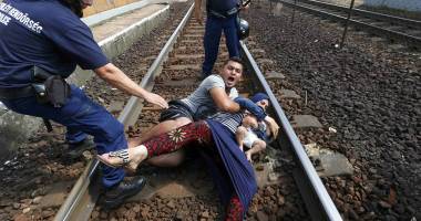 Imagini incredibile / Haos în Budapesta! Trenurile luate cu asalt, după deschiderea gării - 13