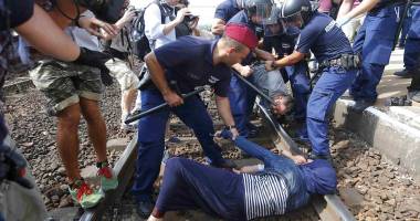 Imagini incredibile / Haos în Budapesta! Trenurile luate cu asalt, după deschiderea gării - 3