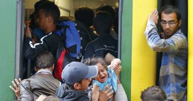 Imagini incredibile / Haos în Budapesta! Trenurile luate cu asalt, după deschiderea gării - 15