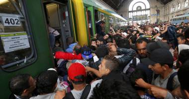 Imagini incredibile / Haos în Budapesta! Trenurile luate cu asalt, după deschiderea gării - 16