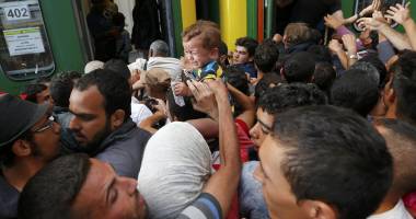 Imagini incredibile / Haos în Budapesta! Trenurile luate cu asalt, după deschiderea gării - 17