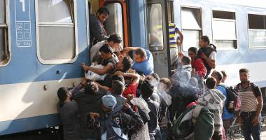 Imagini incredibile / Haos în Budapesta! Trenurile luate cu asalt, după deschiderea gării - 19