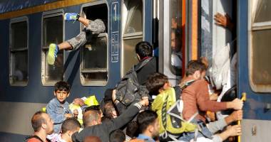 Imagini incredibile / Haos în Budapesta! Trenurile luate cu asalt, după deschiderea gării - 8