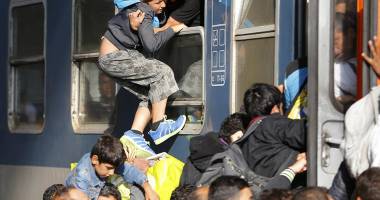 Imagini incredibile / Haos în Budapesta! Trenurile luate cu asalt, după deschiderea gării - 10