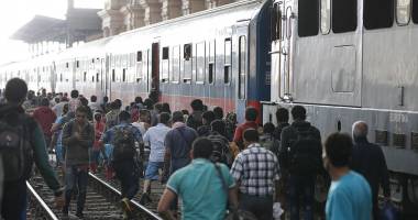 Imagini incredibile / Haos în Budapesta! Trenurile luate cu asalt, după deschiderea gării - 12