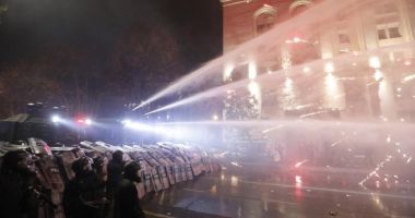 Stire din Actualitate : Haos în Georgia: Zeci de oameni au fost arestați. Poliția a folosit din nou tunuri cu apă împotriva protestatarilor
