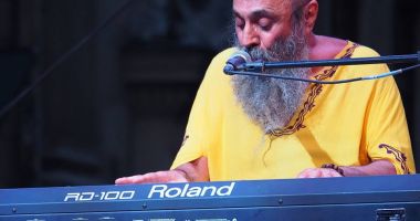 Stire din Cultură-Educație : Ca în anii '80! Harry Tavitian vă răsfață cu o seară de jazz și blues