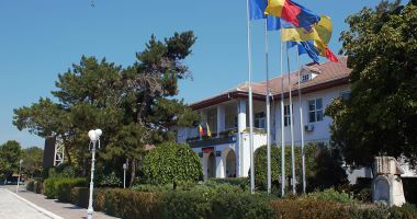 Stire din Politică-Administrație : Primăria Hârşova nu mai tolerează cablurile abandonate prin oraş