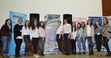 Stire din Cultură-Educație : S-a dat startul Olimpiadei Naționale la Limba română. Să vină premiile la Constanța!