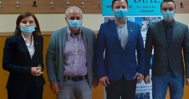 Stire din Social : Pachete educaţionale pentru elevii şi profesorii din Hârşova