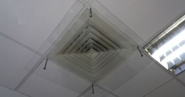 Stire din Actualitate : „Se uita la mine prin gurile de ventilație”. Unde și-a găsit o femeie fostul iubit, la 12 ani de la despărțire